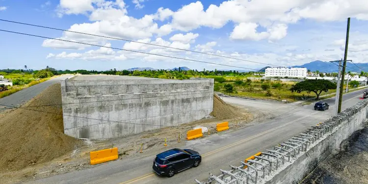 Peravia ejecuta menos de la mitad de su inversión pública en lo que va de 2026