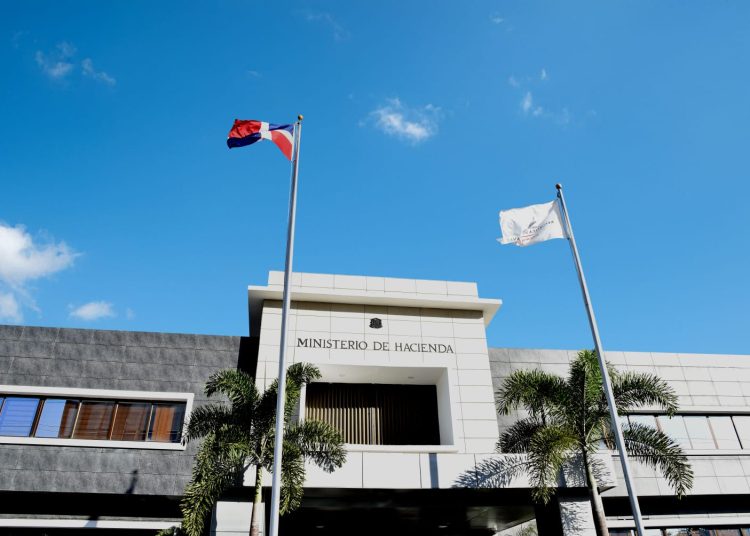 Deuda pública dominicana aumenta US$6,445 millones en cinco meses y genera dudas sobre el cálculo del PIB