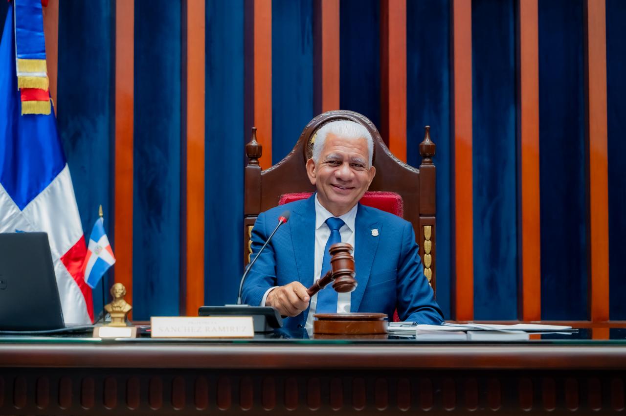 Ricardo de los Santos figura entre los senadores con mejor imagen positiva del país, según encuesta