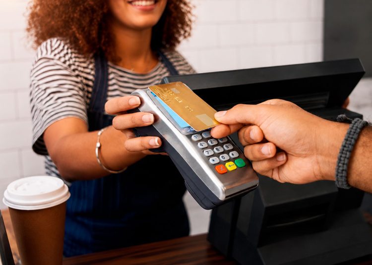 Tarjetas físicas dominan los pagos en RD mientras crece la era digital