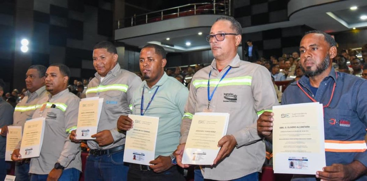 Certifican a 300 nuevos técnicos electricistas en Barahona
