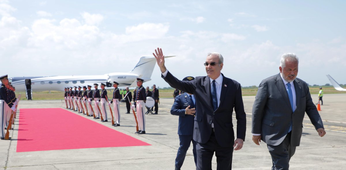 Presidente Abinader llega a Cali para participar en la transmisión de mando presidencial de Colombia