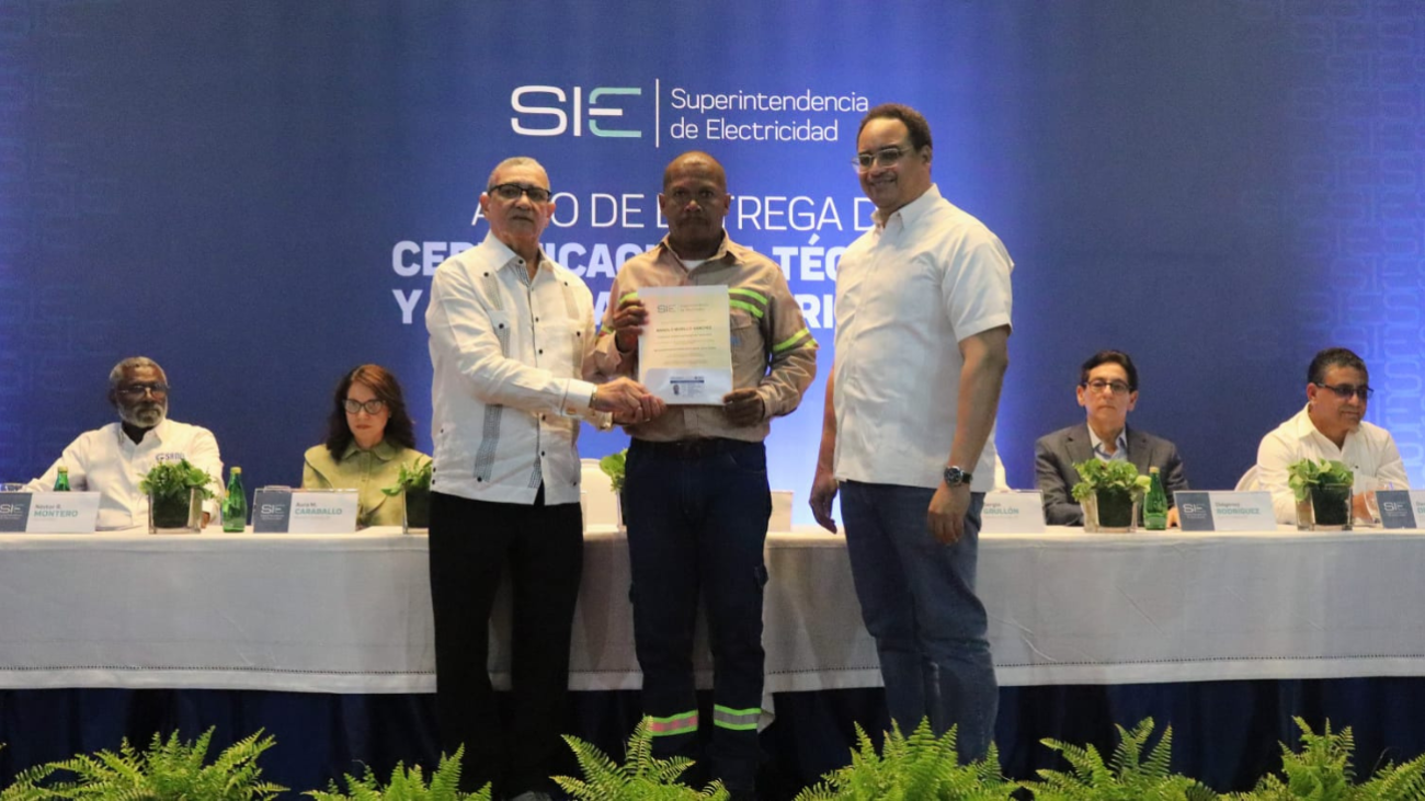 Infotep certifica a 300 técnicos electricistas para fortalecer la calidad y seguridad del sector