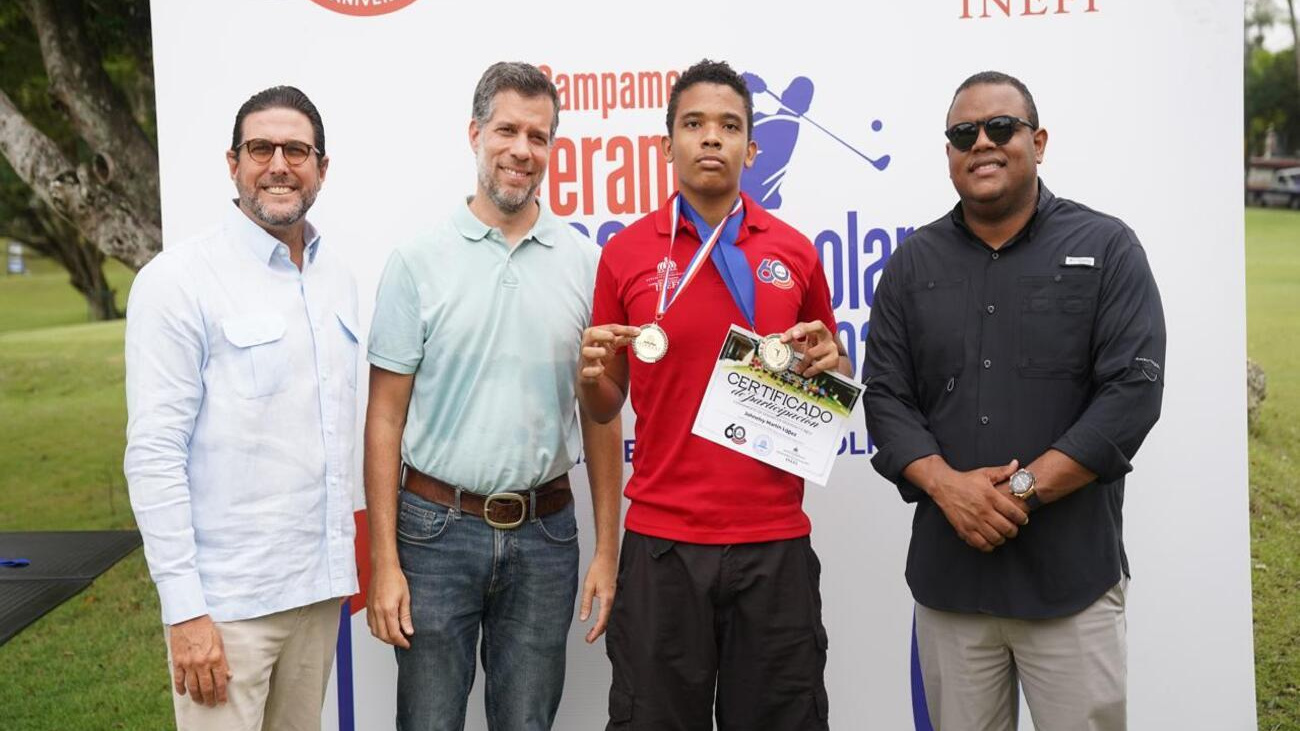 Inefi y Fedogolf premian a 32 estudiantes en campamento de golf escolar