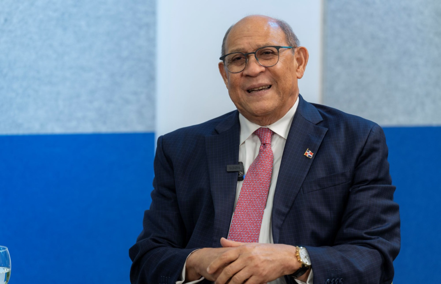 MESCyT entrega 6,500 becas a estudiantes dominicanos; 1,500 internacionales
