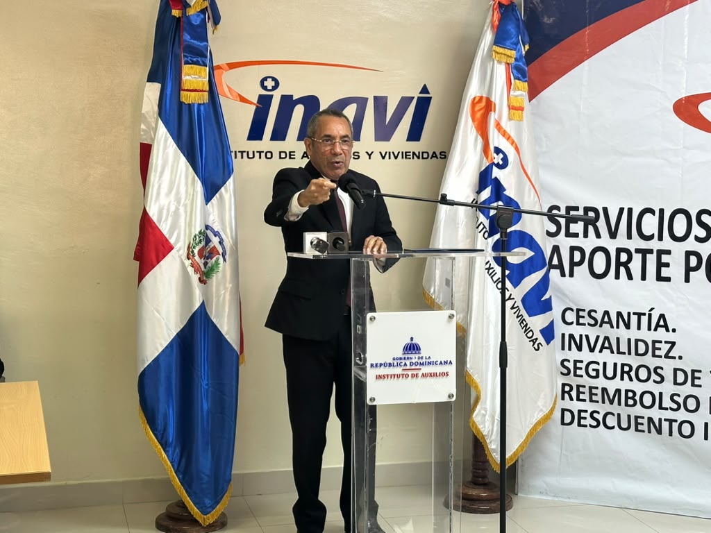 INAVI entrega cheques por indemnización a exservidores