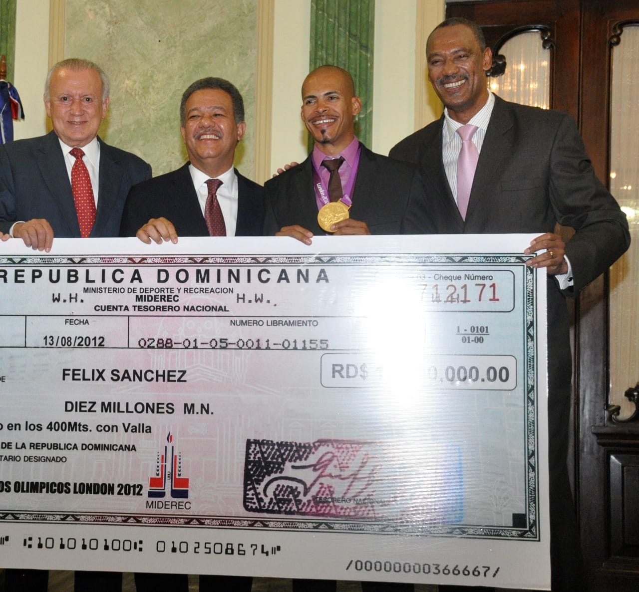 Leonel y Payano congratulan delegación dominicana por logros en Santo Domingo 2026