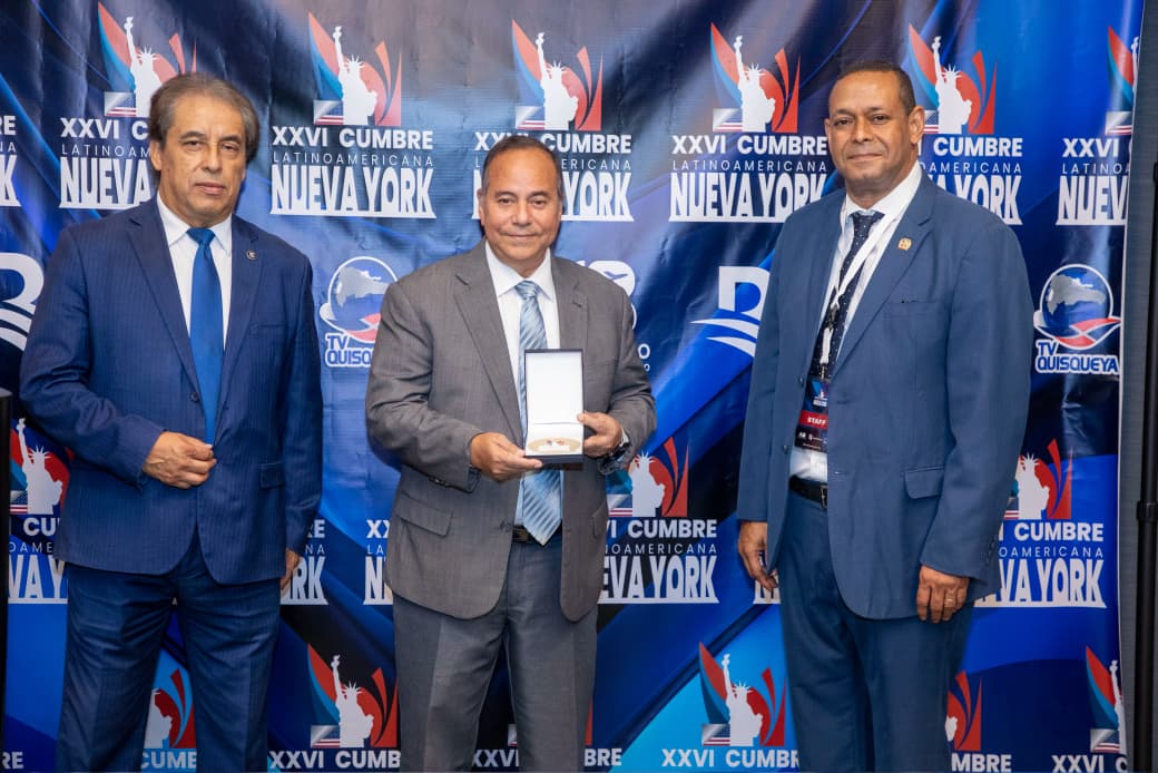 Reconocen en Nueva York trayectoria periodística de Alberto Caminero