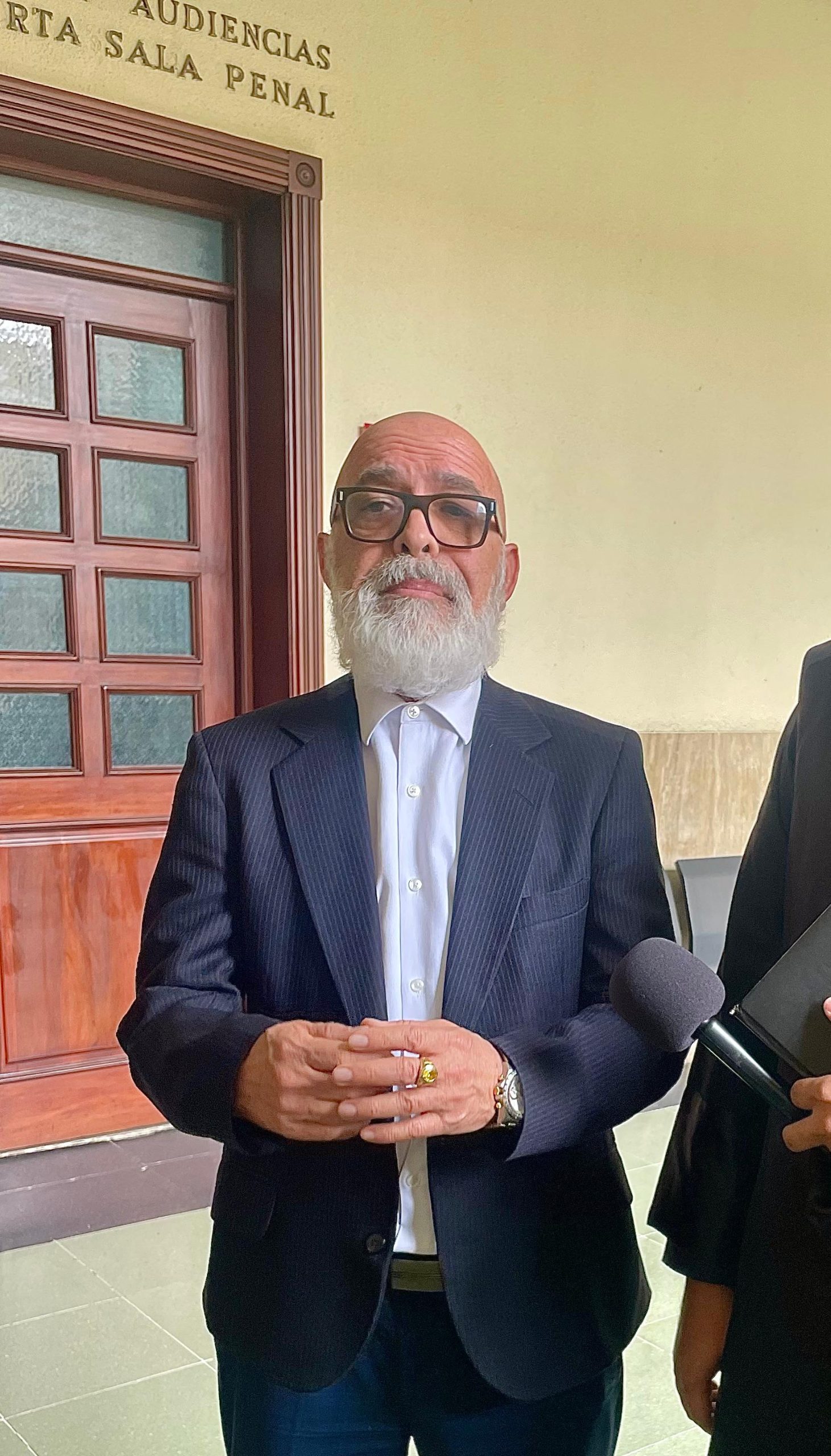 Ángel Martínez se retracta de acusaciones contra Roberto Fulcar, reconoce su falsedad y pide perdón.