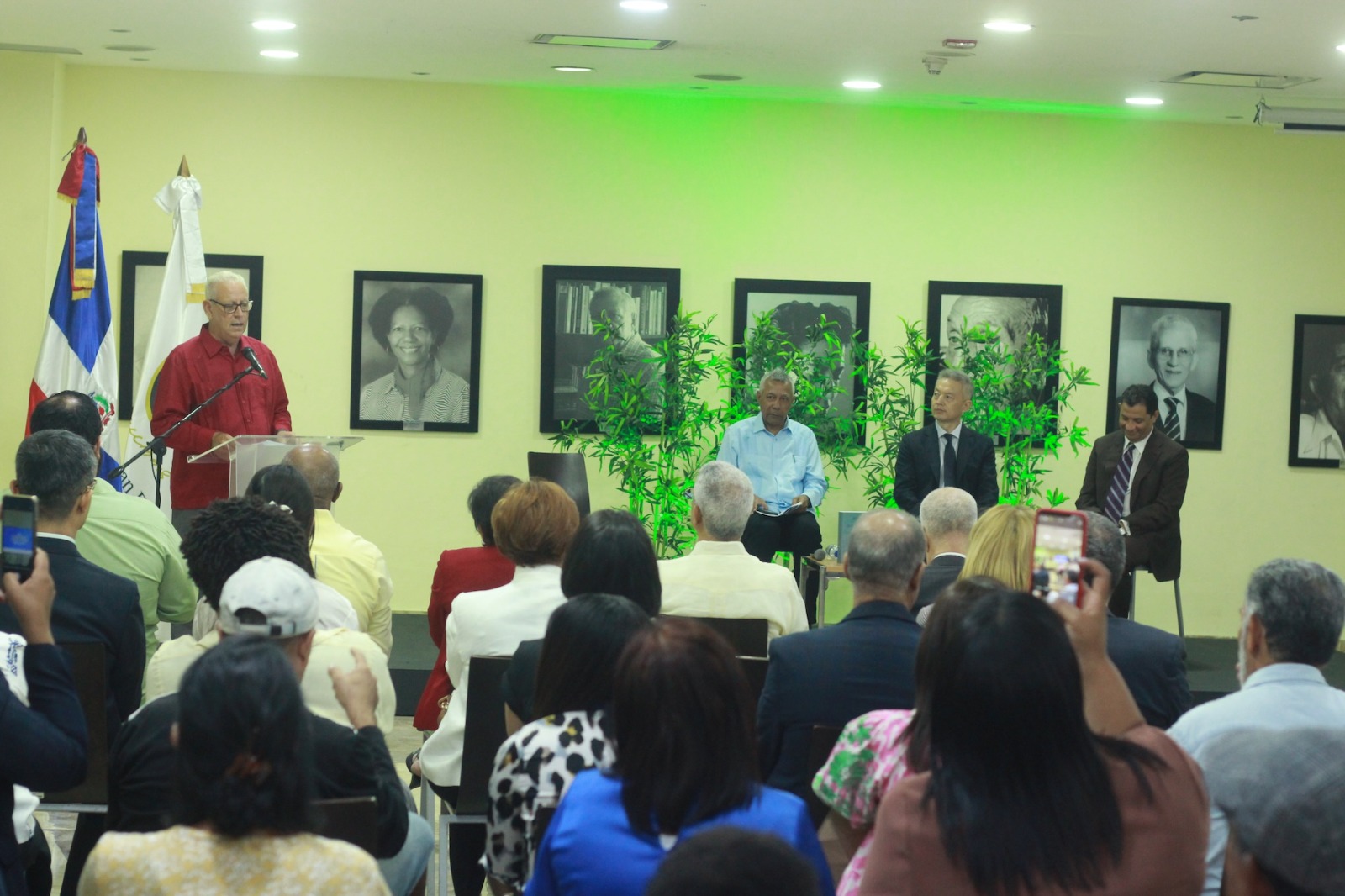 Fundación Juan Bosch conmemora 56 años del libro “De Cristóbal Colón a Fidel Castro”