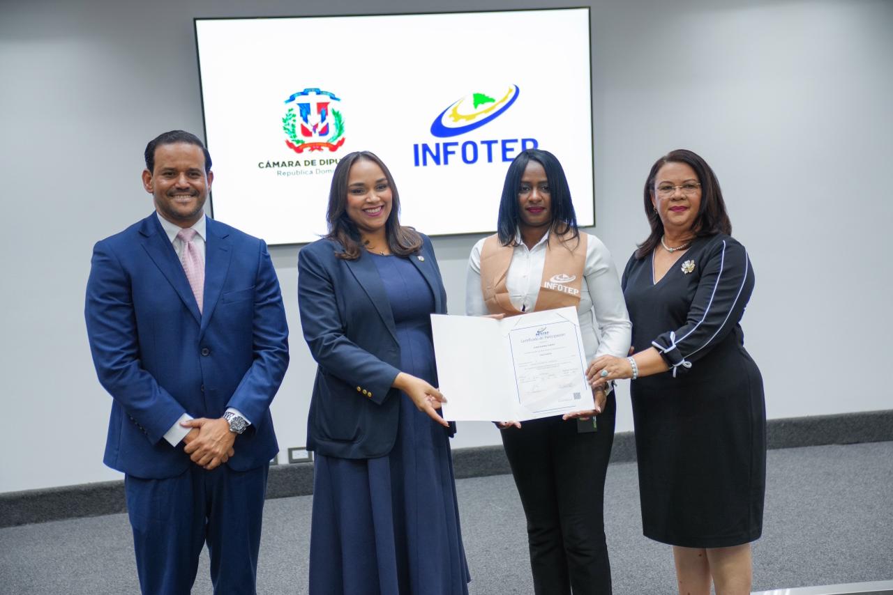 INFOTEP certifica a 262 colaboradores de la Cámara de Diputados tras completar programa de formación