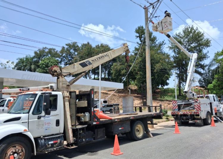 Edeeste fortalece red eléctrica con nuevas obras en Yamasá y Peralvillo