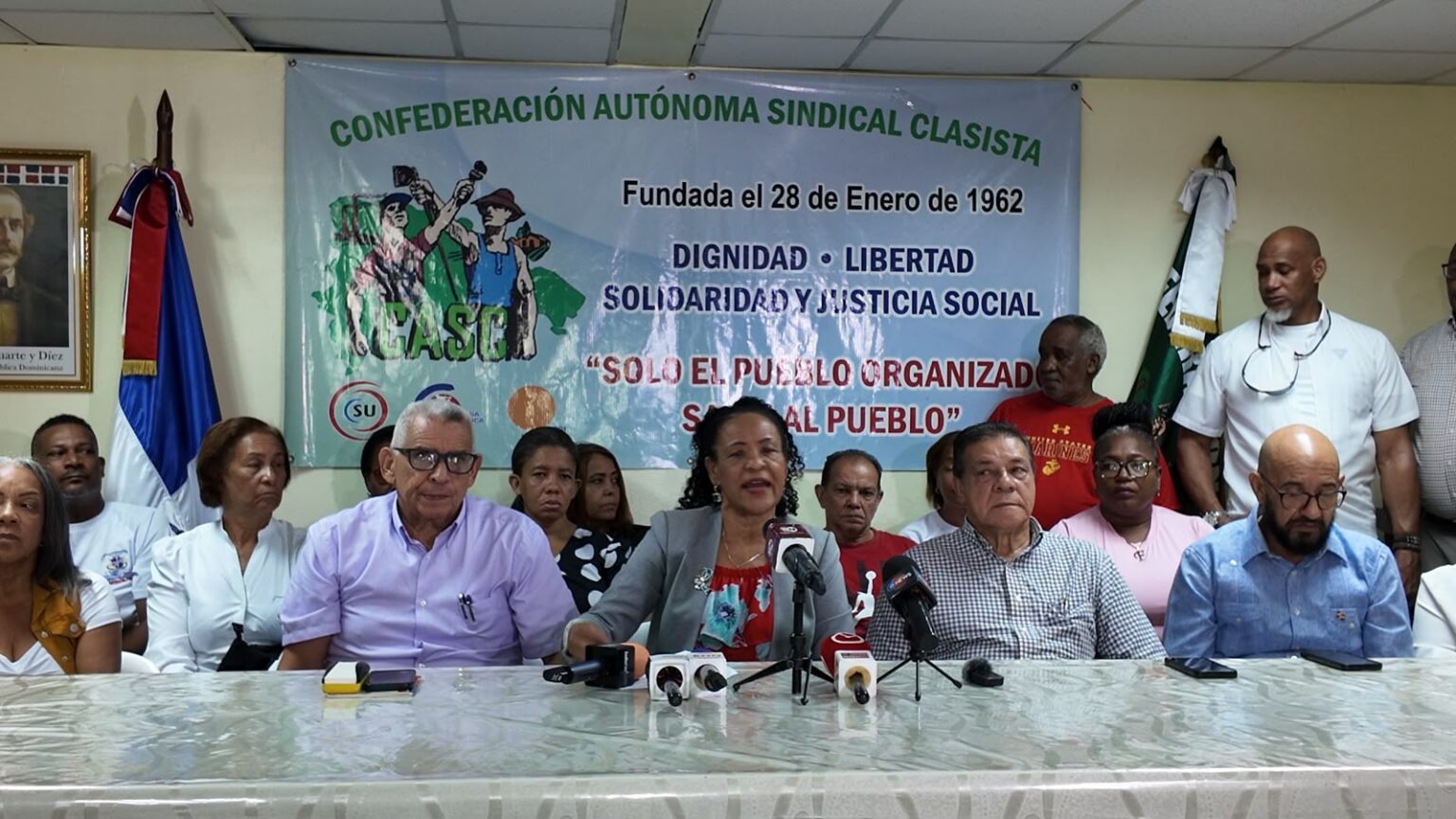 Gremios exigen aumento salarial urgente para personal administrativo del sector salud