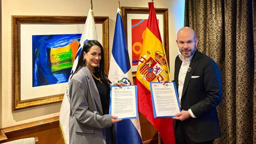 Index firma acuerdo con organización internacional para capacitar a dominicanos en el exterior