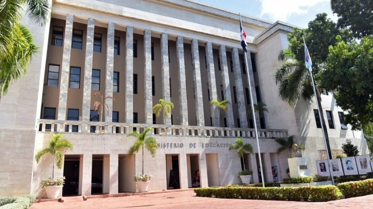 Educación garantiza el 100 % de los docentes para el año escolar 2026-2027
