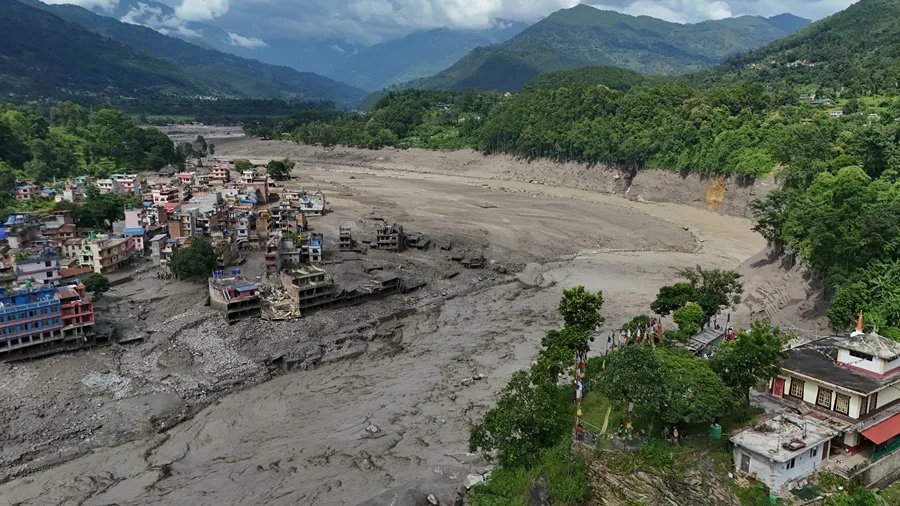 Riada en Nepal deja 55 muertos y más de 400 desaparecidos cerca de la frontera con Tíbet