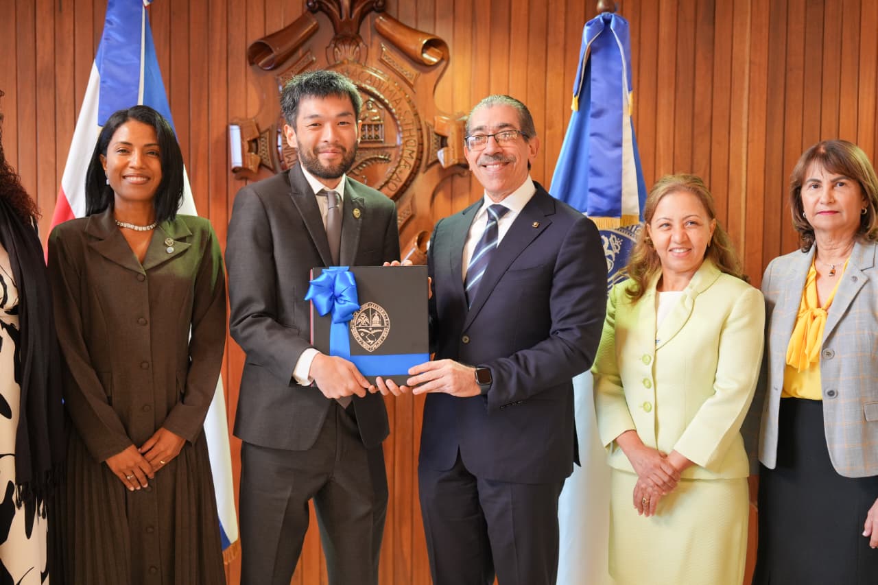 UASD estrecha cooperación científica con Japón con visita de reconocido físico Kazuo Tanaka