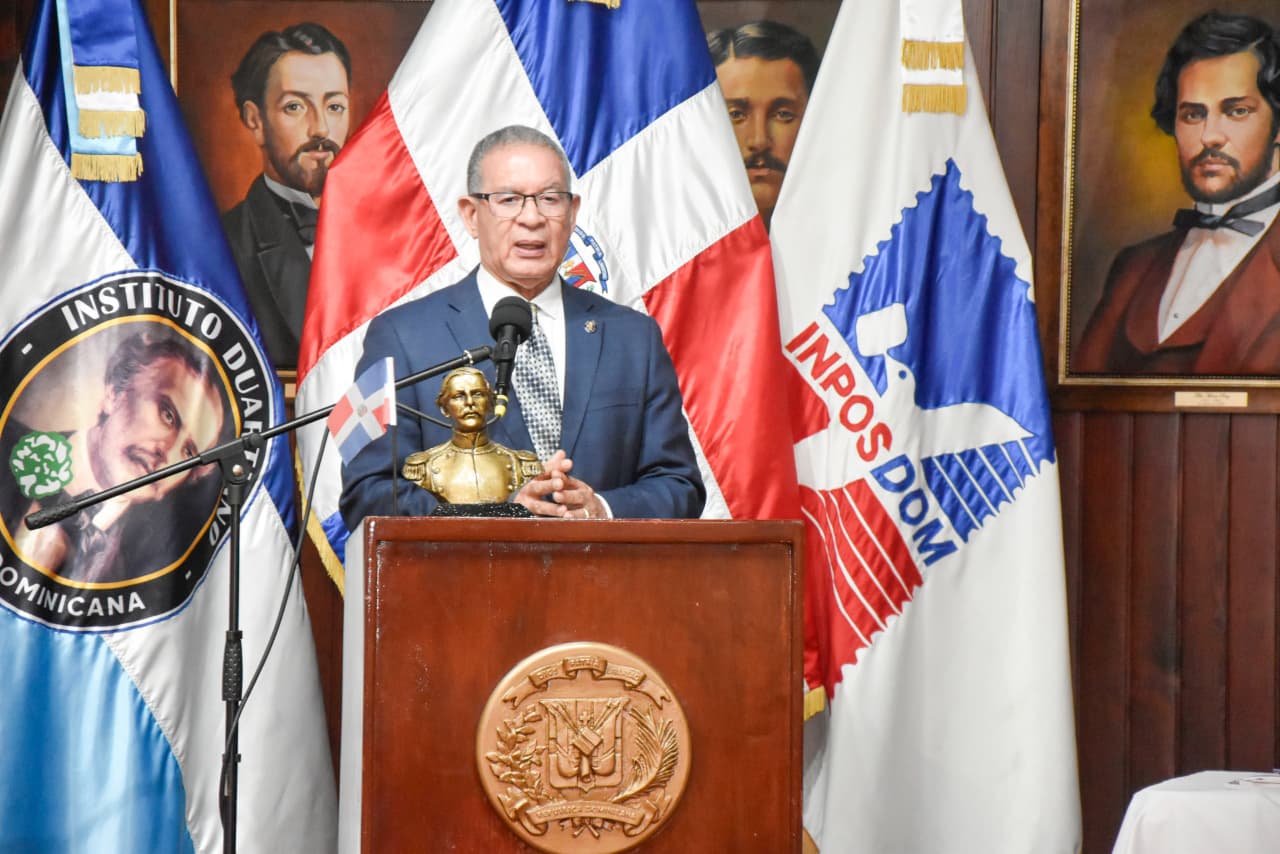 INPOSDOM e Instituto Duartiano honran al patricio con emisión postal conmemorativa por su fallecimiento