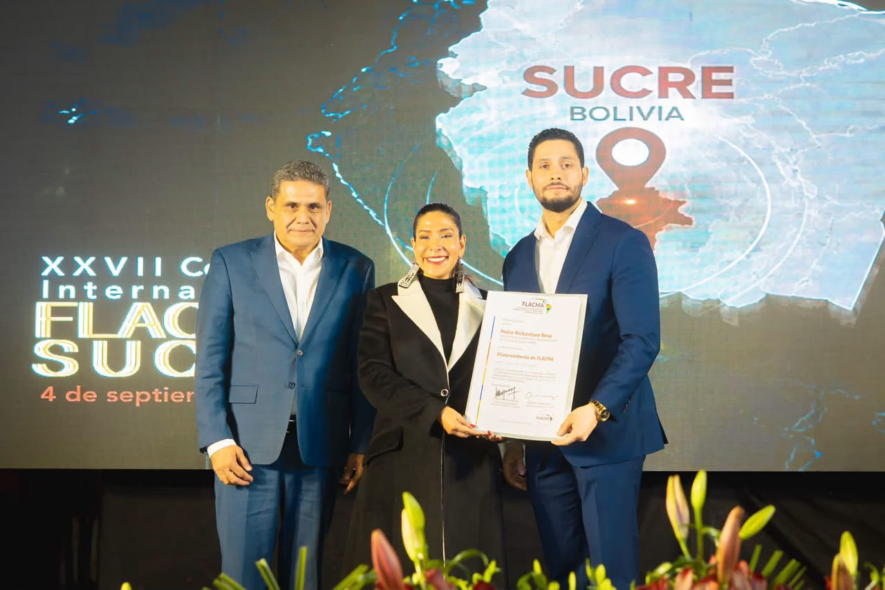 Representamos en Sucre, Bolivia, a los 235 Distritos Municipales de la República Dominicana en flacma 🇩🇴🇧🇴🌎
