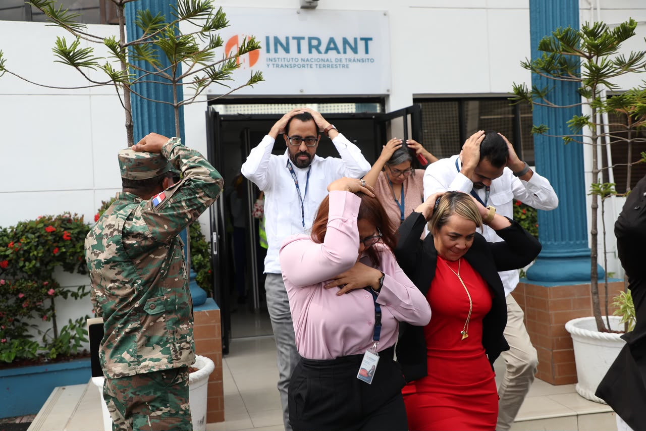 INTRANT evacúa sus instalaciones en 1 minuto y 35 segundos durante simulacro nacional contra terremotos