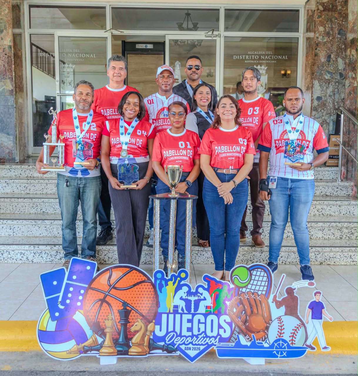 Carolina Mejía entrega trofeo al equipo campeón de los Juegos Deportivos ADN 2026