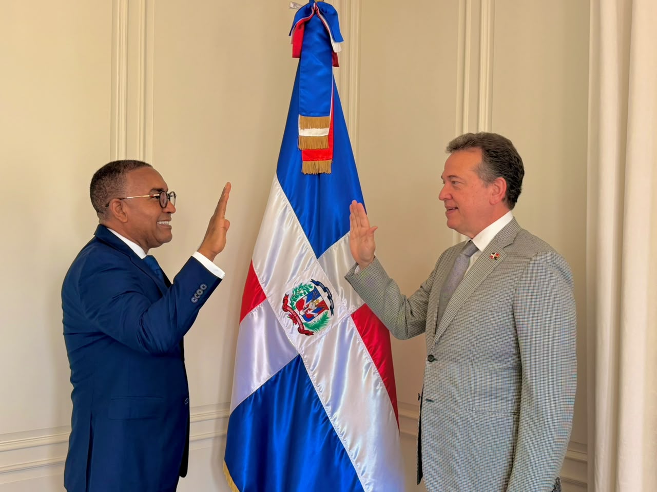 Víctor Pichardo se juramenta como cónsul en Mayagüez con una agenda enfocada en la comunidad, la conectividad y el intercambio entre RD y Puerto Rico