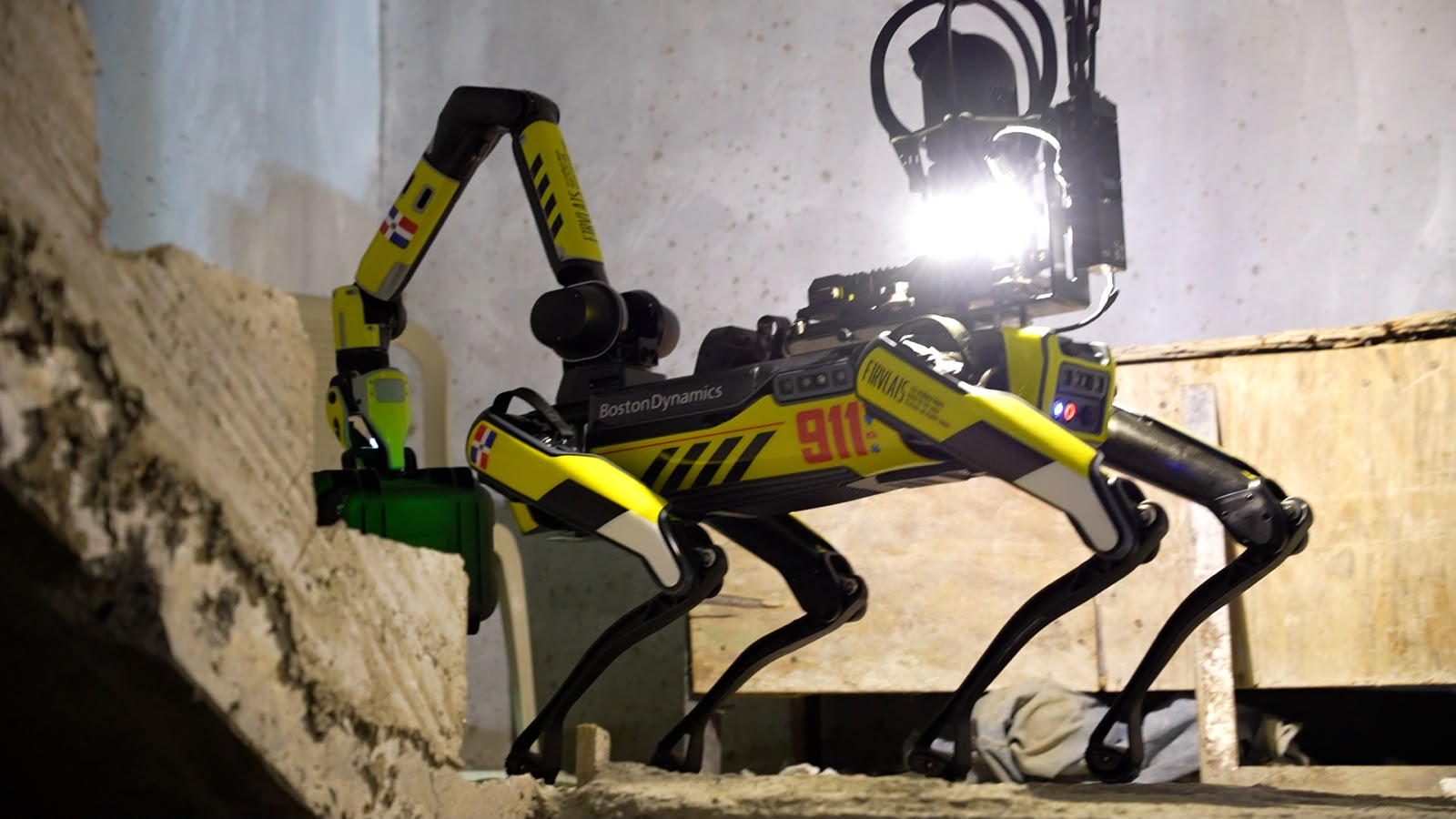 Sistema 9-1-1 incorpora robots, drones e inteligencia artificial para responder a emergencias