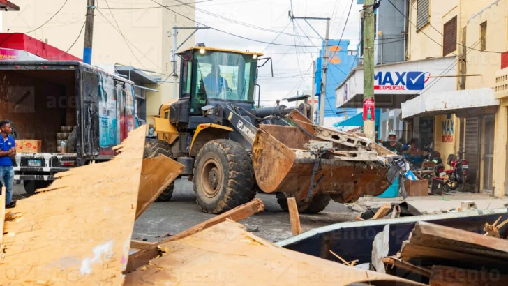 Alcaldía del DN retira cuatro ocupaciones de aceras en Villa Consuelo