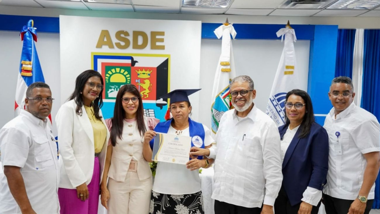 DGDC capacita a 47 residentes de SDE en elaboración de productos químicos