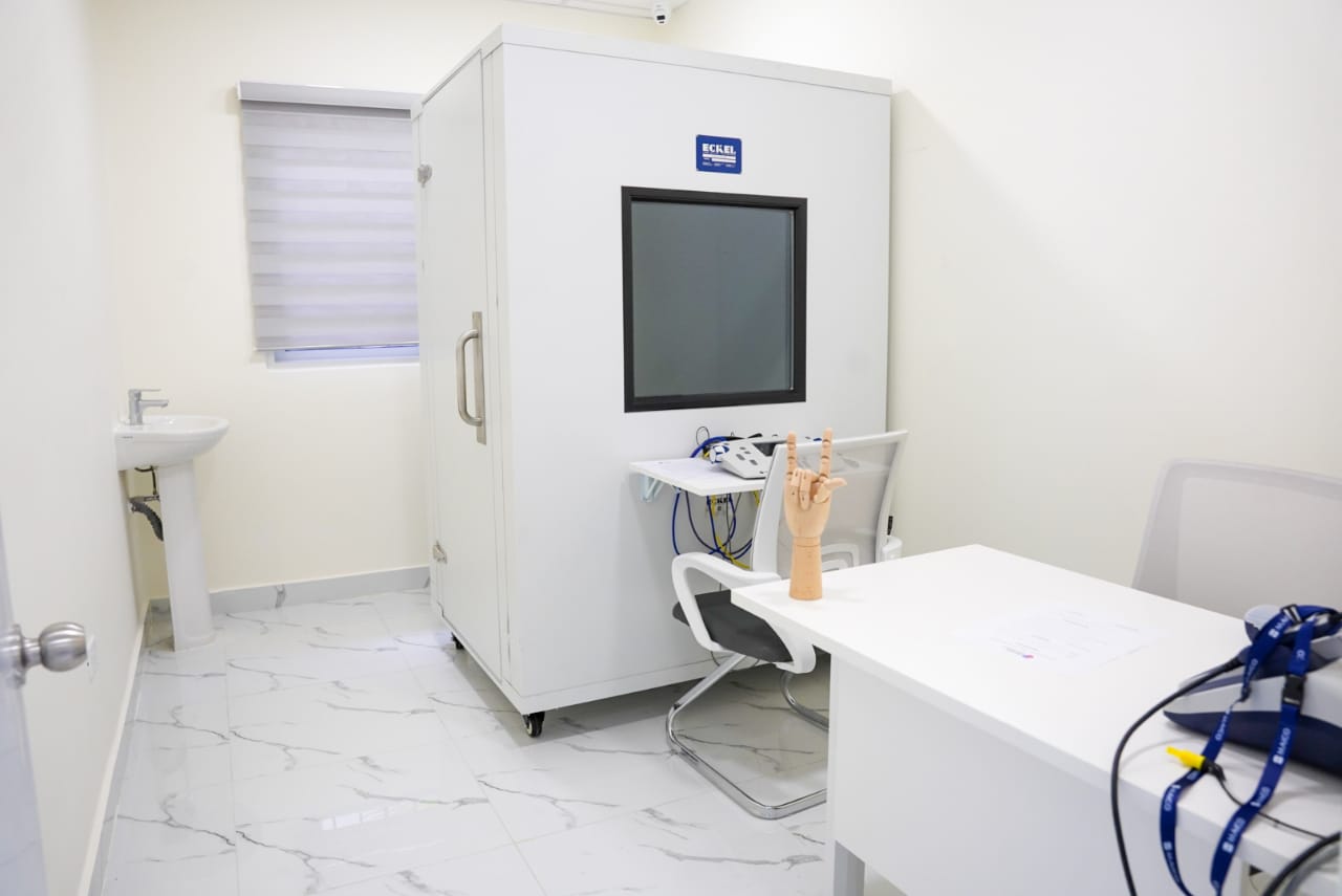 Inauguran centro audiológico y de terapia integral para personas sordas en Santo Domingo