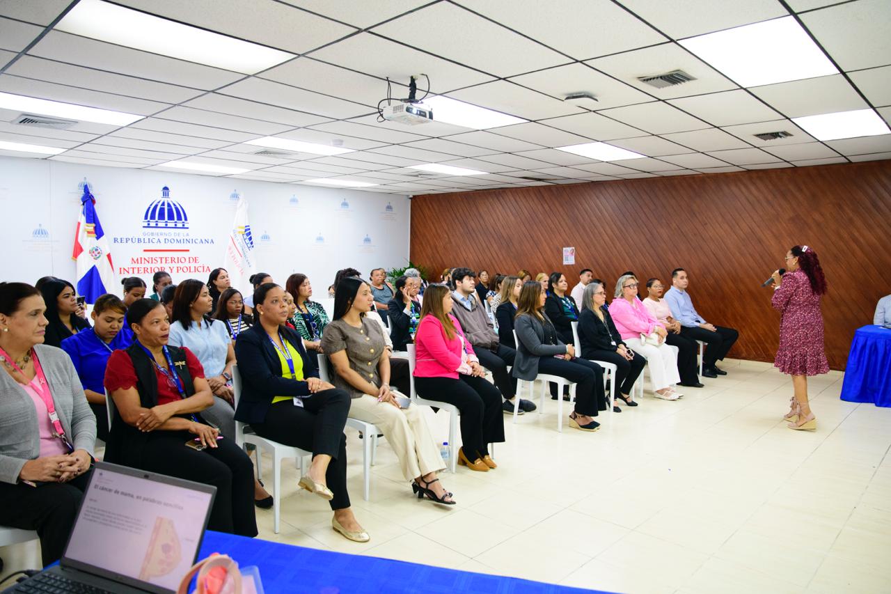 Interior y Policía promueve la prevención y detección temprana del cáncer de mama entre sus colaboradores