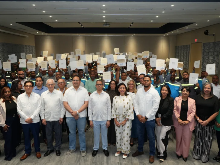 INFOTEP certifica a 158 electricistas y la SIE entrega licencias a 99 trabajadores