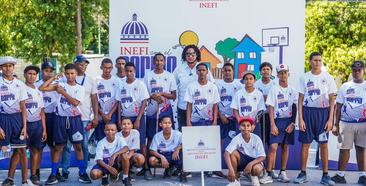"INEFI con el Barrio" ¡encendió Bahoruco! Kits para docentes, atletas y recreación para todos