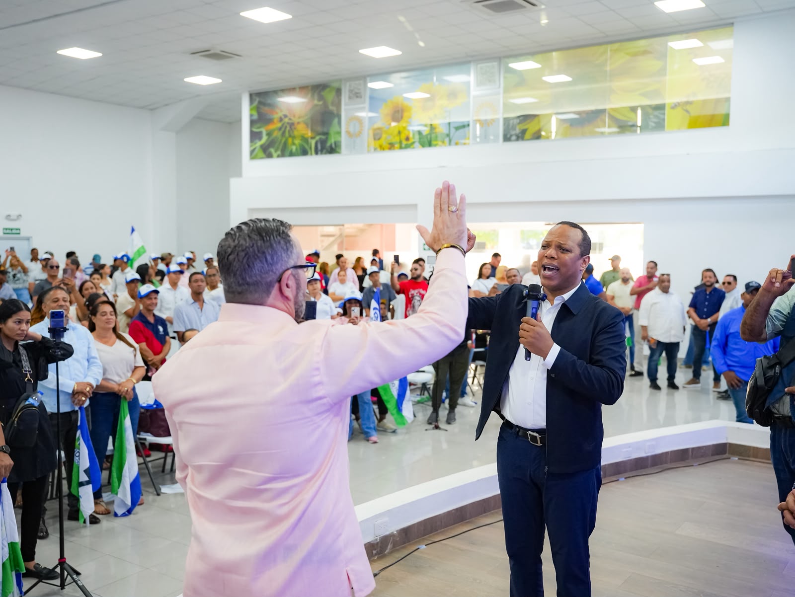 Milton Morrison juramenta 350 nuevos dirigentes en Santiago y fortalece la presencia de País Posible en el Cibao