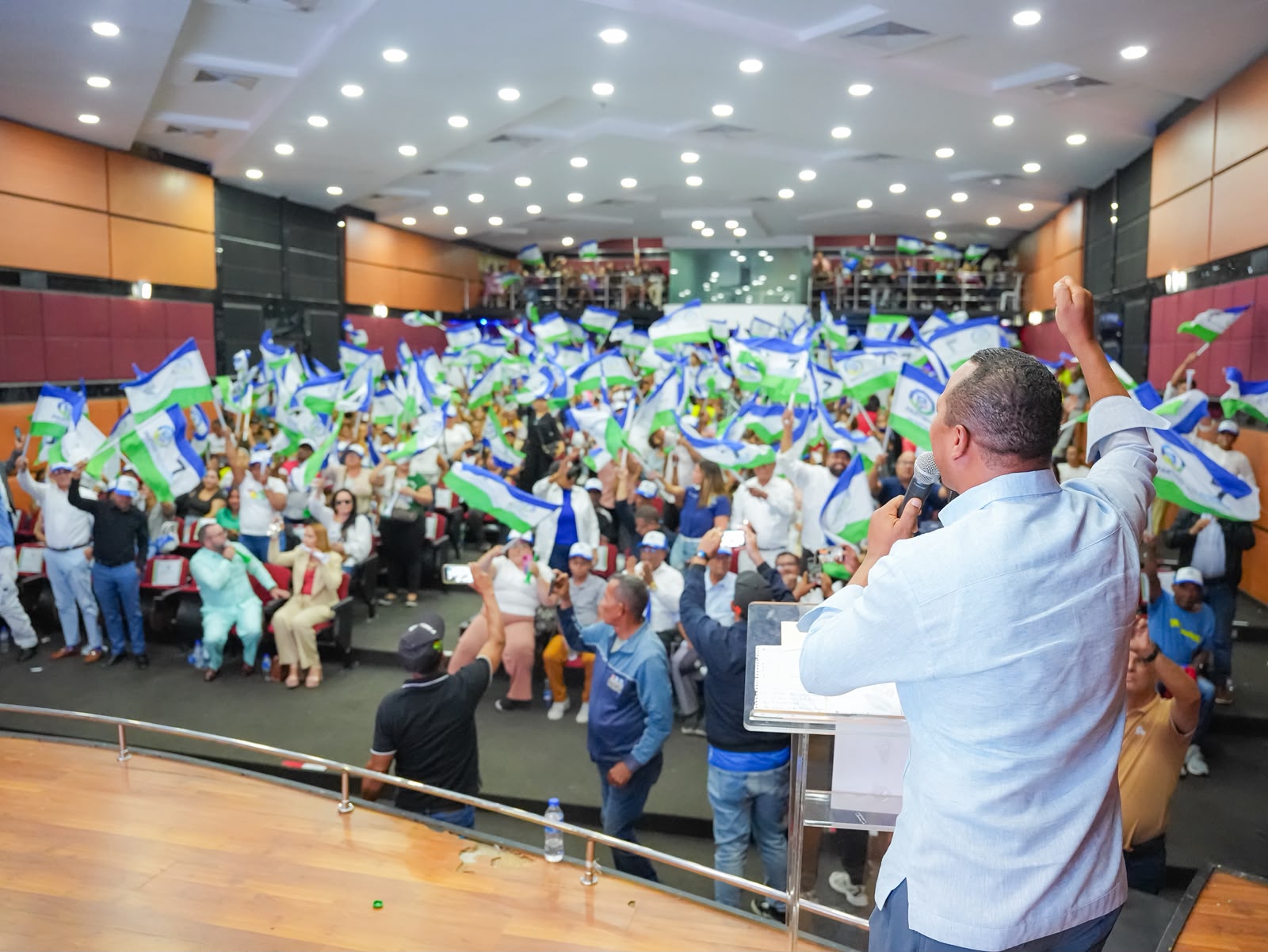 País Posible suma 485 nuevos dirigentes en La Vega durante acto encabezado por Milton Morrison