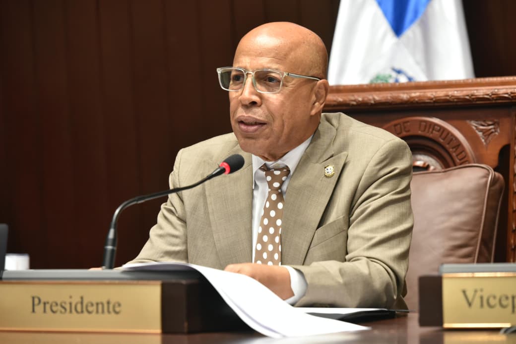 Alfredo Pacheco critica abandono de sesión en la Cámara de Diputados