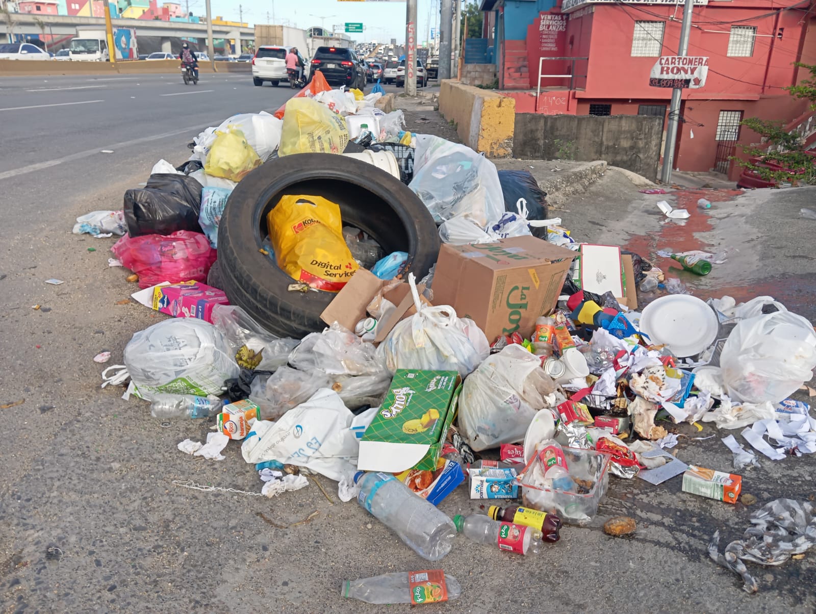 Tobías Crespo cuestiona acumulación de basura en barrios del Distrito Nacional
