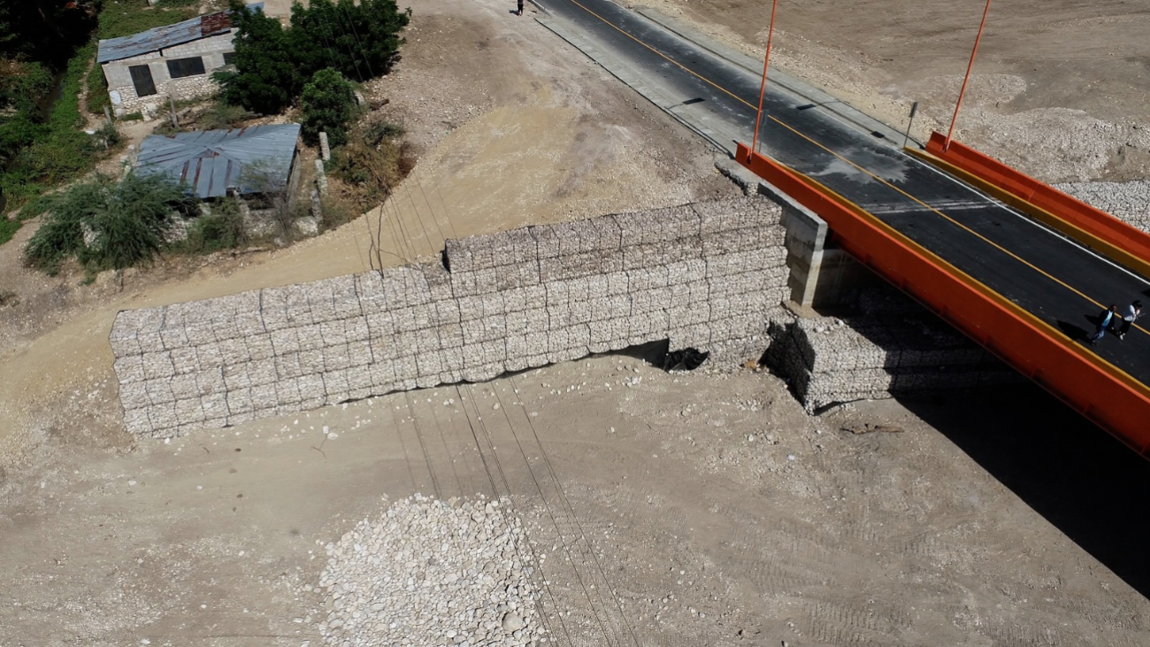 MOPC construye muros de gaviones y puentes en 21 provincias para reforzar la infraestructura ante lluvias