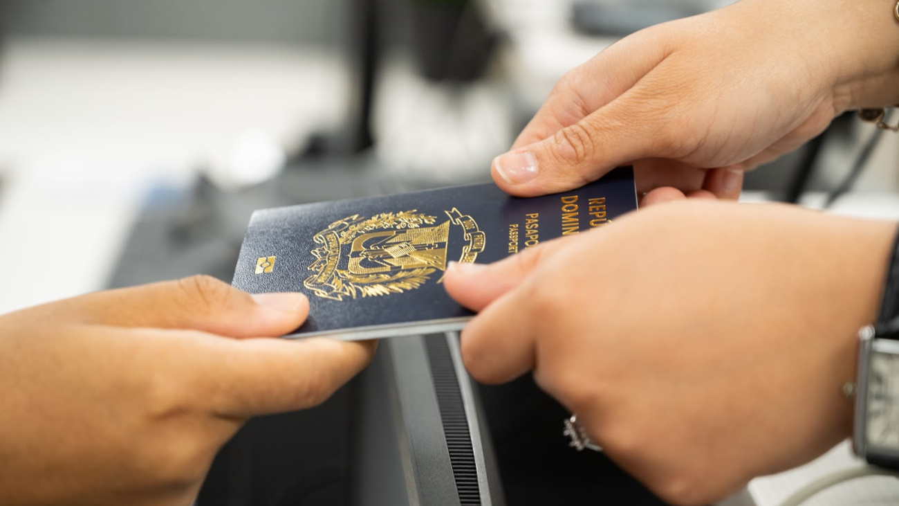 Pasaportes extiende emisión del documento electrónico a Roma y Milán