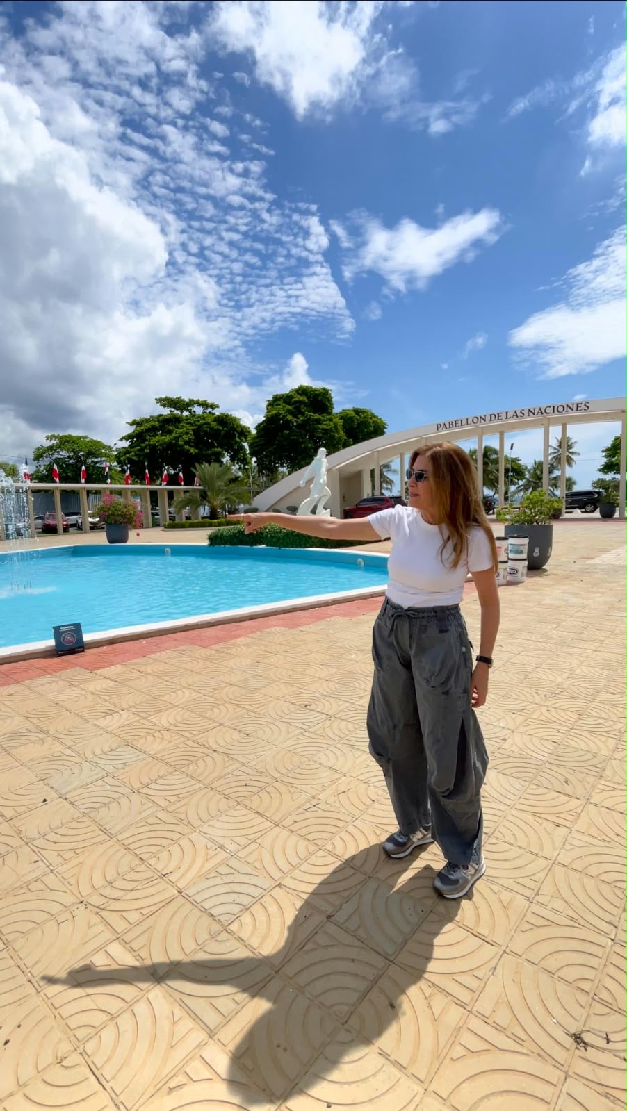 Carolina Mejía supervisa trabajos de mantenimiento en el Pabellón de las Naciones